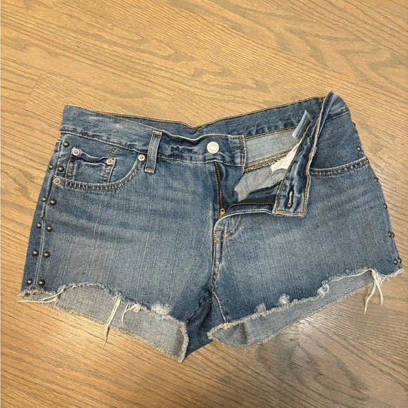 Levi’s Jean Shorts Metal Stud Embellishment women’s size 29 - Picture 1 of 7